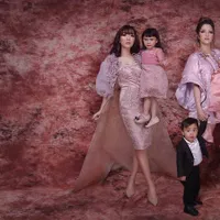 FOTO: Jedar & Nia Ramadhani Pemotretan Bareng Para Gorgeous Mom