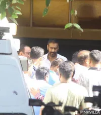 FOTO Jelang Kremasi Mendiang Ayah Ajay Devgan, Kajol Menangis