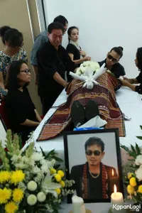 FOTO Jenazah Eddy Silitonga di Rumah Duka, Dunia Hiburan Bersedih