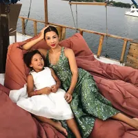 FOTO: Jennifer Bachdim Nikmati Liburan Seru ke Pulau Menjangan