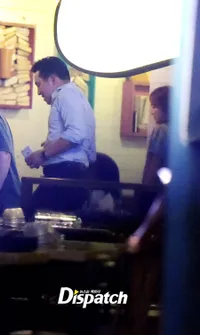 FOTO: Jessica Jung & Tyler Kwon Tertangkap Kamera Pergi ke Bar