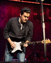 FOTO: Gaya Manggung John Mayer yang Perlu Kamu Tahu Jelang Konser