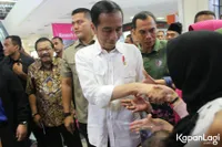 FOTO: Jokowi Nonton 'YOWIS BEN' Bareng Bayu Skak Dkk di Malang