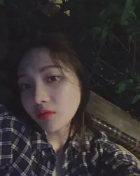 Foto Joy Red Velvet di Bali, Baju & Makeup Sederhana Tapi Cantik