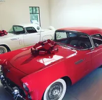 FOTO: Kado-Kado Natal Mewah Keluarga Kardashian, Mobil-Perhiasan