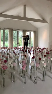 FOTO: Kado Valentine Kim Kardashian, Kenny G - Suami Terbaik