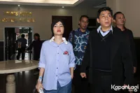 FOTO: Kaki Bengkak, Julia Perez Sempatkan Penuhi Panggilan Polisi