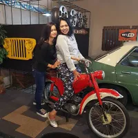 FOTO: Keakraban Elly Sugigi & Anak Setelah Sempat Berantem