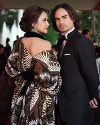 FOTO: Kebersamaan Romantis BCL - Ashraf Sinclair di Vietnam