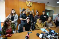 FOTO: Kedatangan Tyas Mirasih ke KPAI Soal Tudingan Culik Anak