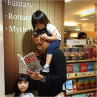 Foto Kedekatan Hanung Bramantyo Dengan 2 Putrinya, Suami Idaman!