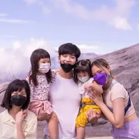 Foto Kedekatan Lee Jeong Hoon dengan Chloe dan Zoe Dua Anak Sambungnya, Ayah Gaul Rasa Oppa