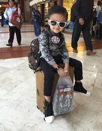 FOTO: Keefe Bazli, Putra Tasya Nur Medina Ganteng - Stylish Abis