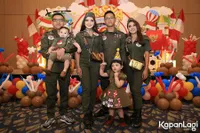 FOTO: Keluarga Anang Kompak Pakai Army Look di Ultah Baby Arsya