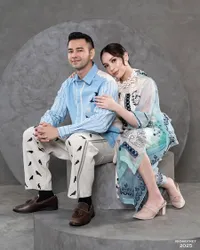Foto Keluarga Raffi Ahmad dan Nagita Slavina, Lily Ikut Berpose Gemas