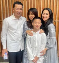 Foto Keluarga Taufik Hidayat Mudik ke Pengalengan, Anak Gadisnya yang Makin Cantik Jadi Sorotan