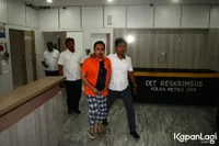 FOTO Kembali Diperiksa, Aa Gatot Brajamusti Punya Bukti Nikahi CT