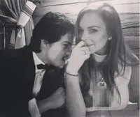 FOTO: Kemesraan Lindsay Lohan & Orang Kaya Rusia, Ngedate - Cium
