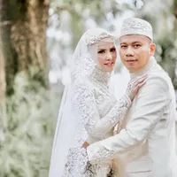 FOTO: Kemesraan Manis Angel Lelga & Vicky Prasetyo Usai Menikah
