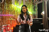 FOTO: Kenakan Seragam Putih-Abu, Begini Nih Cantiknya Raisa