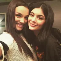 FOTO: Kenali Natalie, Model Cantik Sepupu Kendall & Kylie Jenner