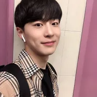 FOTO: Kenalkan Bae In Hyuk, Aktor Rookie Ganteng yang Makin Terkenal Lewat Web Series 'XX'
