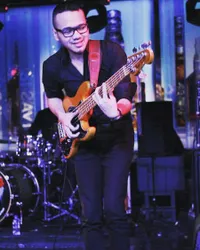FOTO Kenangan Mendiang Dika Bassist Kerispatih Dengan Para Member