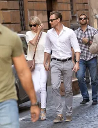 FOTO: Kencan di Roma, Taylor Swift & Tom Hiddleston Dandan Kompak