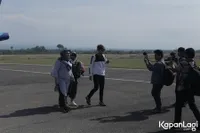 FOTO Keseruan Aleta Molly Naik Bentor di Lhokseumawe