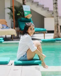 FOTO: Kesha Ratuliu Tetap Pasang Wajah Bahagia Meski Baru Putus