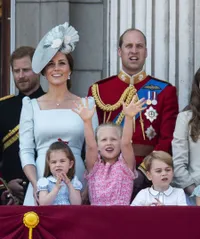 FOTO: Ketika Kate Middleton & Charlotte 'Kembaran' Baju, Cute!