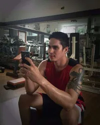 FOTO: Ketika Marcell Chandrawinata Pamer Otot & Tato, Super Kece!