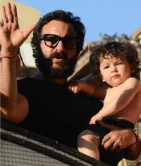 FOTO: Ketika Taimur Ali Khan Tampil Tanpa Baju, Nggemesin Abis!