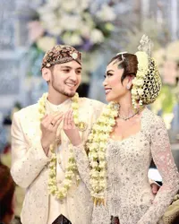 FOTO: Kezia Toemion, Mantu Keluarga Cendana yang Cantik & Glamor