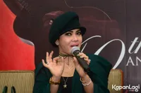 FOTO: Kolaborasi Dengan Air Supply, Syahrini Beberkan Persiapan