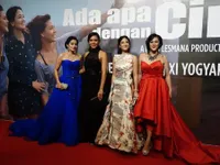 FOTO: Kompak Cantiknya! Genk Cinta Hadiri Red Carpet 'AADC 2' 
