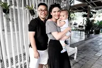 FOTO Kompak! Keseruan Alice Norin Ajak Baby Alita Liburan di Bali
