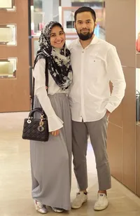 FOTO Kompak! Momen Manis Keluarga Shireen Sungkar dan Teuku Wisnu