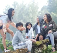 Foto Kompaknya Keluarga Nola Be3 & Baldy Bersama Tiga Anak Mereka
