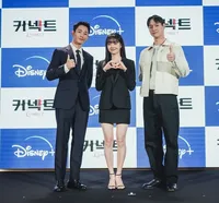 Foto Konferensi Pers Drama 'CONNECT', Visual Jung Hae In, Go Kyung Pyo, dan Kim Hye Jun  Menyegarkan Mata
