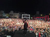 Foto Konser Shane Filan 'Westlife' Bikin Publik Manado Jatuh Hati