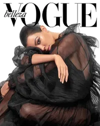 FOTO: Kourtney Kardashian di Cover Vogue Meksiko, Cantik Menawan!