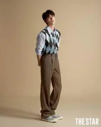 Foto Kwak Dong Yeon di Pemotretan Terbaru, Tetap Bersyukur Punya Wajah Tua