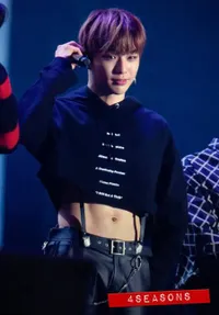 FOTO: Lagi Hits Banget, 11 Idol Cowok Pakai Crop Top - Pamer Abs