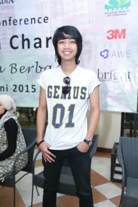 FOTO: Lama Tak Muncul, Bojes AFI Tetap Ganteng dan Gondrong Emo