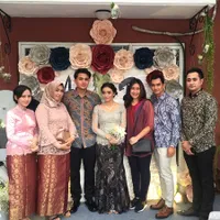 FOTO Lamaran Rizky Alatas - Adzana Bing Slamet, Simpel Sederhana