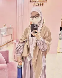 Foto Laudya Cynthia Bella Bahagia Pulang Kampung ke Padang, Digandeng Papa dan Menemui Ibu Walikota