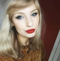 FOTO Laura Cadman, Pelajar Cantik Yang Mirip Dengan Taylor Swift