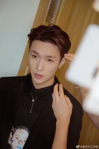 Foto Lay EXO di Grammy Awards 2019, Lesung Pipinya Manis Banget