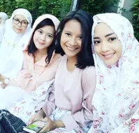 FOTO: Lebaran, Siti Adira Kania Ketemu Om Ganteng Rendi Bragi!